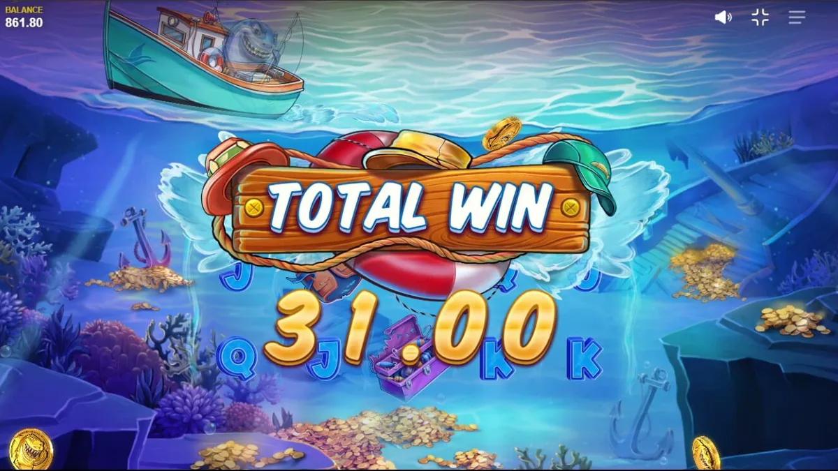 Shark Boss স্লট গেমের ইন্টারফেস যেখানে হাঙর নৌকায় মাছ ধরছে